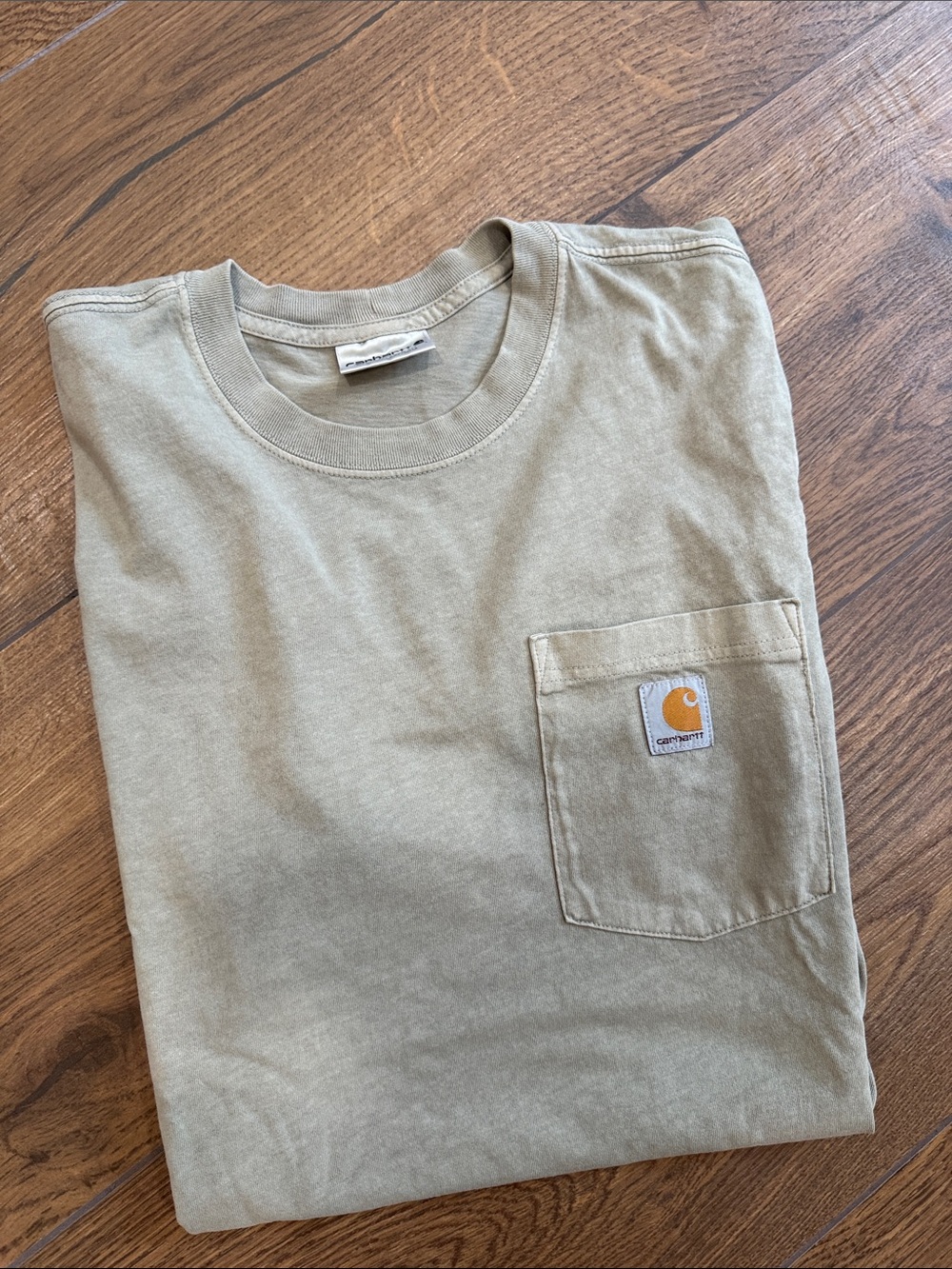 Carhartt Men’s Short-Sleeve Pocket Tee in olive Green size Medium